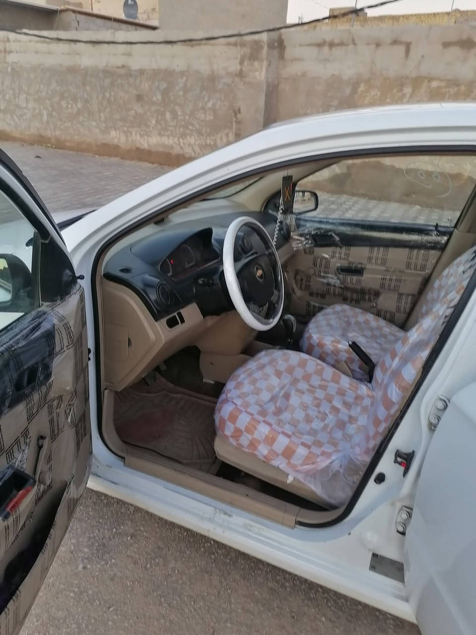 السلام عليك
للبيع افيو موديل ٢٠١٣ 
رقم نجف مكينه وكير كفاله
صبغ حزام السعر ٦٨$بيها مجال
سياره جاهزه كهربائيات كله شغاله
***********
