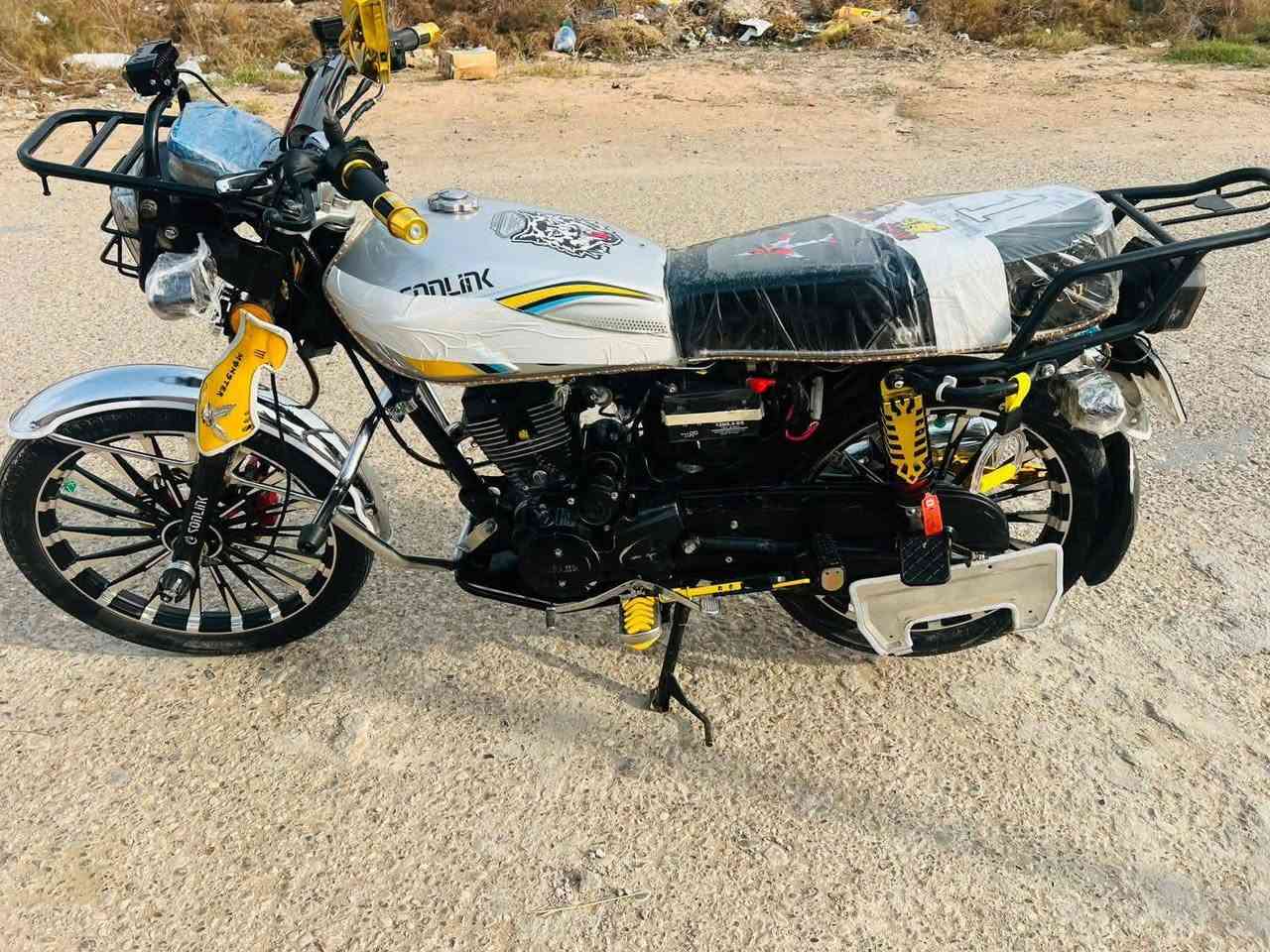 السلام عليكم دراجه ايراني موديل 25لون رصاصي محرك 150اكفلك دراجه من تاير امامي لتاير خلفي سعر دراجه 750وبيه مجال بصيط +***********
