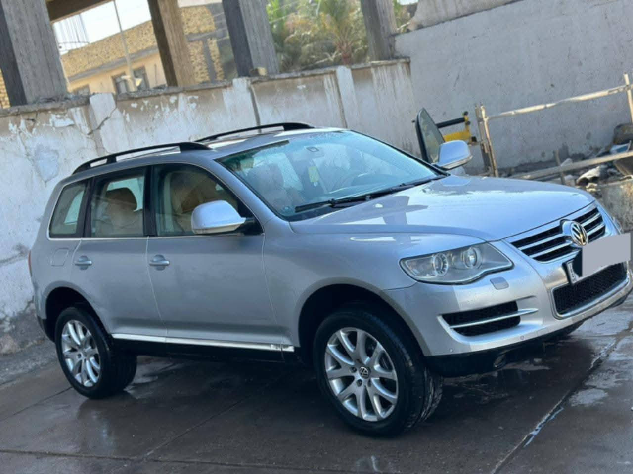 فولكس  واكن طوارق موديل 2007 السياره فول مواصفات
1فتحه سقف
2تحكم ستيرن
3كشن كهرباء +تدفئه تبريد
4تبريد قطعتين. 
5فور. ويل
6جنطه شفط
7سستم سماعت 9
8 بيه وضعيات قياده  الثلج الجبال  العادي الرياضي
9لايت زنون
10شاشه كامره دقه كلش عاليه

#ملاحضه السياره بدون حادث بيه صبغ بل جاملغ لامامي اثر شخوط فقط   سونار موجود
محرك 6 جديد لوك  تبريد تدفئه صدر  حداديه   كير كلو شرط

السعر خاص او اتصل وبخدمتك 
***********
مكان اسياره تكريت
