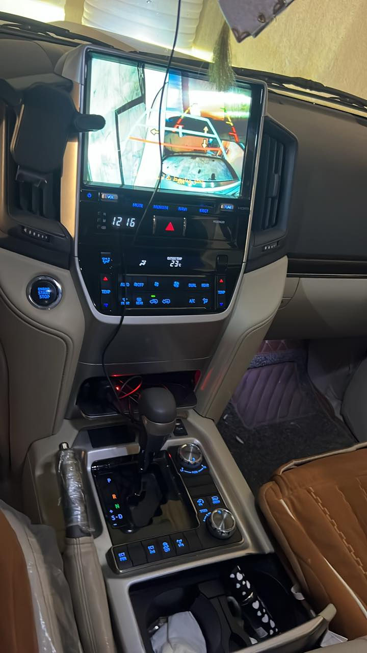 السلام عليكم موديل 2019. كويتي كفاله عامه مطلقه ماشيه 80 مكينه 8 سلندر مواصفات جنطه كهرباء 4كامرات مرايات قلاب وباقي المواصفات معروفه معروضه 535 سياره جديده بمعنى الكلمه رقم اربيل للاستفسار *********** *********** للبيع او المراوس بسياره بيك اب لو سورنتو
