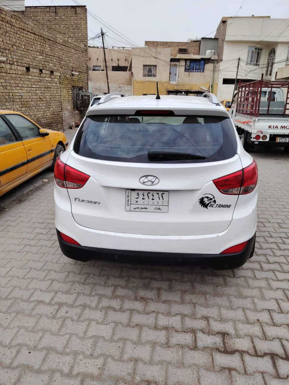 ‏سلام عليكم هونداي توسان موديل 2015 خليجيه 
‏گير مكينه تايرات حداديه امامي خلفي تبريد تدفئه 
‏خير من الله 
‏بيها باب خلف السائق تبديل وكاله اصلي باب فقط 
‏بيها ضربه خفيفه جوة رقم خلفي مصلحه مكان السيارة الزعفرانية 
‏السعر 155 بيها مجال 
‏رقم الهاتف *********** واتس اب 
‏ بغداد, العراق
