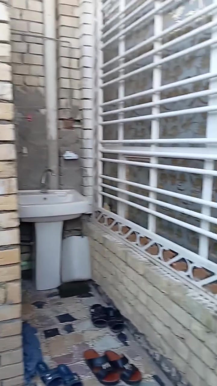 بيت للبيع مساحه ١٢٥ وره مستشفى الكرامه التواصل على هذا الرقم ***********
