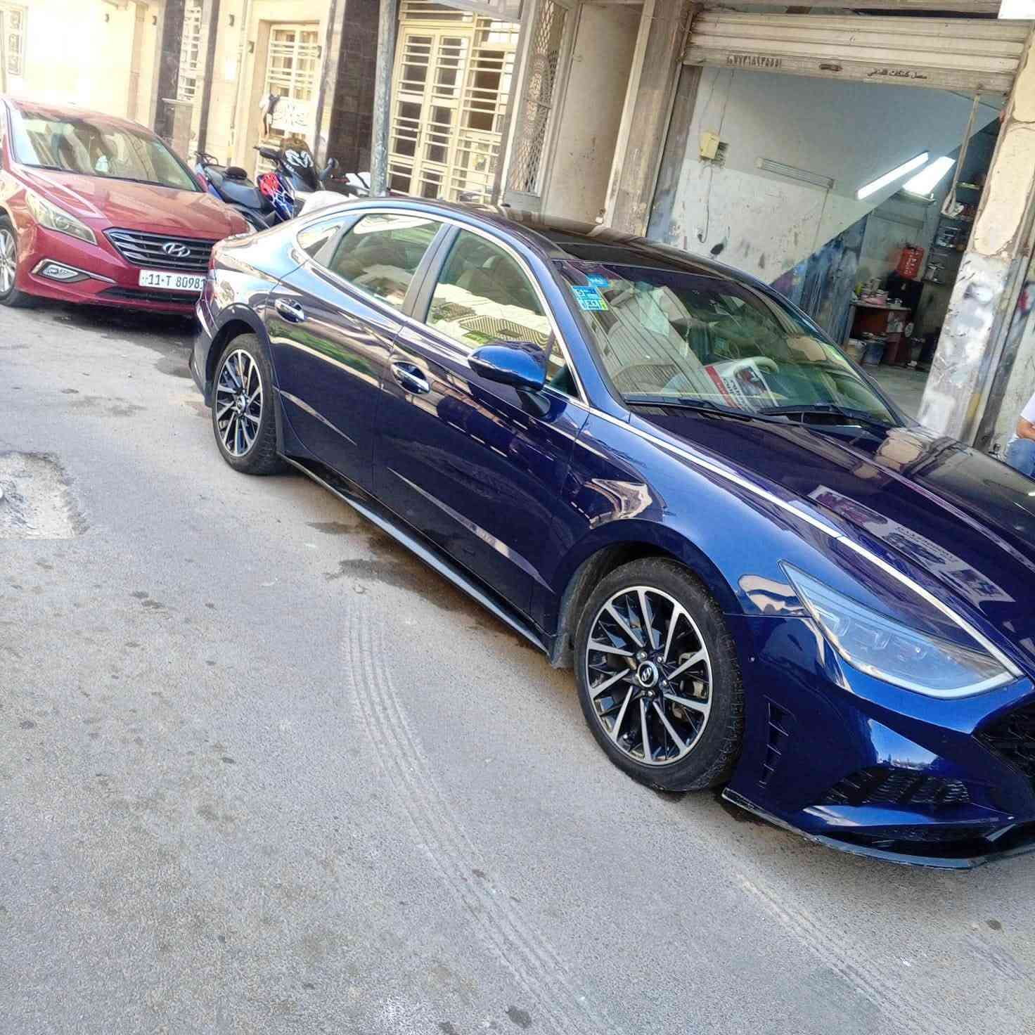 � للبيع سوناتا 2021 وارد أمريكي – Limited (أعلى فئة)

✔️ محرك 1600 تيربو
✔️ جير أوتوماتيك 8 سرعات
✔️ فتحة بانوراما
✔️ بصمة تشغيل وبصمة أبواب
✔️ ريموت ستارت
✔️ مقاعد جلد
✔️ تبريد وتسخين للمقاعد الأمامية
✔️ مقاعد كهربائية مع ميموري للسائق
✔️ شاشة كبيرة + شاشة عدادات ديجيتال
✔️ Apple CarPlay & Android Auto
✔️ شحن لاسلكي
✔️ نظام صوت Bose
✔️ كاميرات وحساسات أمامية وخلفية
✔️ مثبت سرعة راداري
✔️ الحفاظ على المسار (Lane Assist)
✔️ تحذير النقطة العمياء
✔️ فرملة طوارئ
✔️ فتح الشنطة كهربائي
✔️ إنارة LED كاملة
✔️ رنكات أصلية

🔹 الحادث مثل ما موضح بالصور، والتصليح متعوب عليه والسيارة حالياً جاهزة وما بيها أي ملاحظات.

💵 السعر: 174 ورقة، قابل للتفاوض بالمعقول بعد المعاينة.

📍 الفحص خير دليل، واللي يريد يعاين أو يستفسر يتواصل خاص أو اتصال
***********

