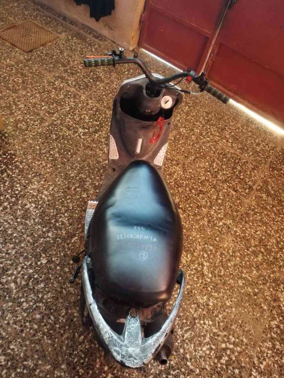 سلام عليكم دراجة قجمة للبيع بوش 49 بلادي مدل بس ولفات سعر 500وبيهة مجال المكان البصرة الحيانية ***********
