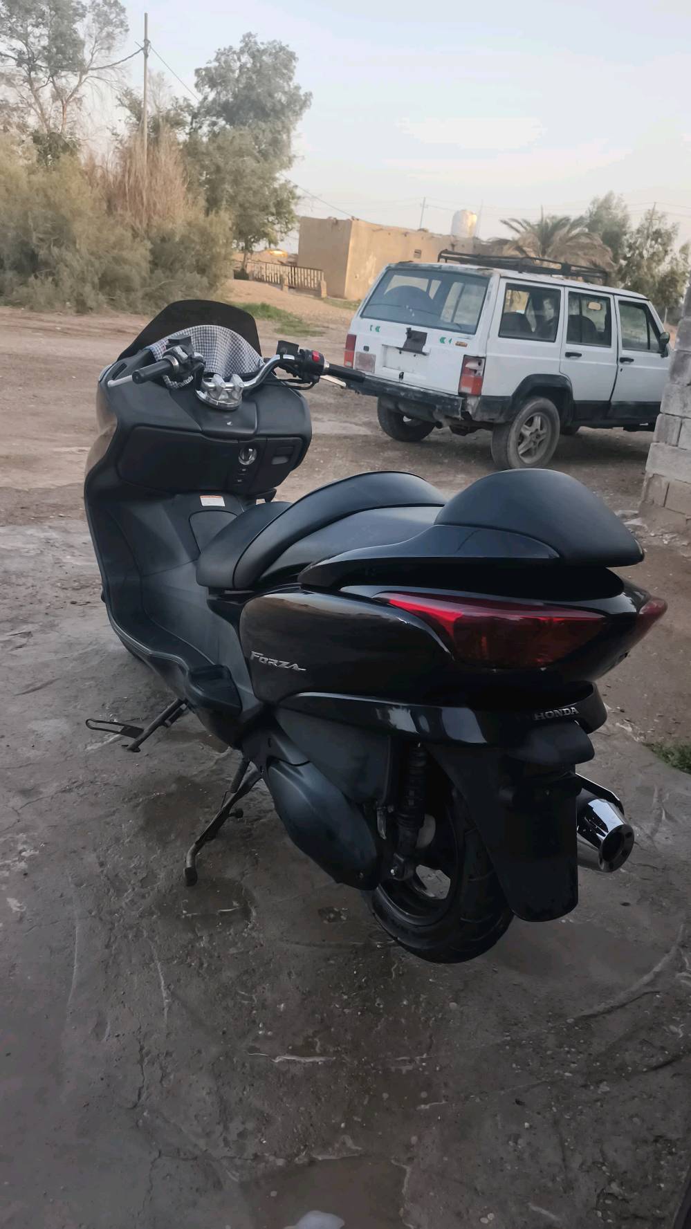فورزه 08 مال رمبه مكفوله كفاله عامه 
كير ومكينه وكفرات وكهربائيات شرط 
كلها بعدها شركه بلاد مكاني واسط 
*********** السعر 1500