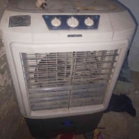 ثلاجه ٦ قدم مستعمله بس جديده ومبرده كونفيره هم نضيفه سعر الثلاجه ٧٥ ال...