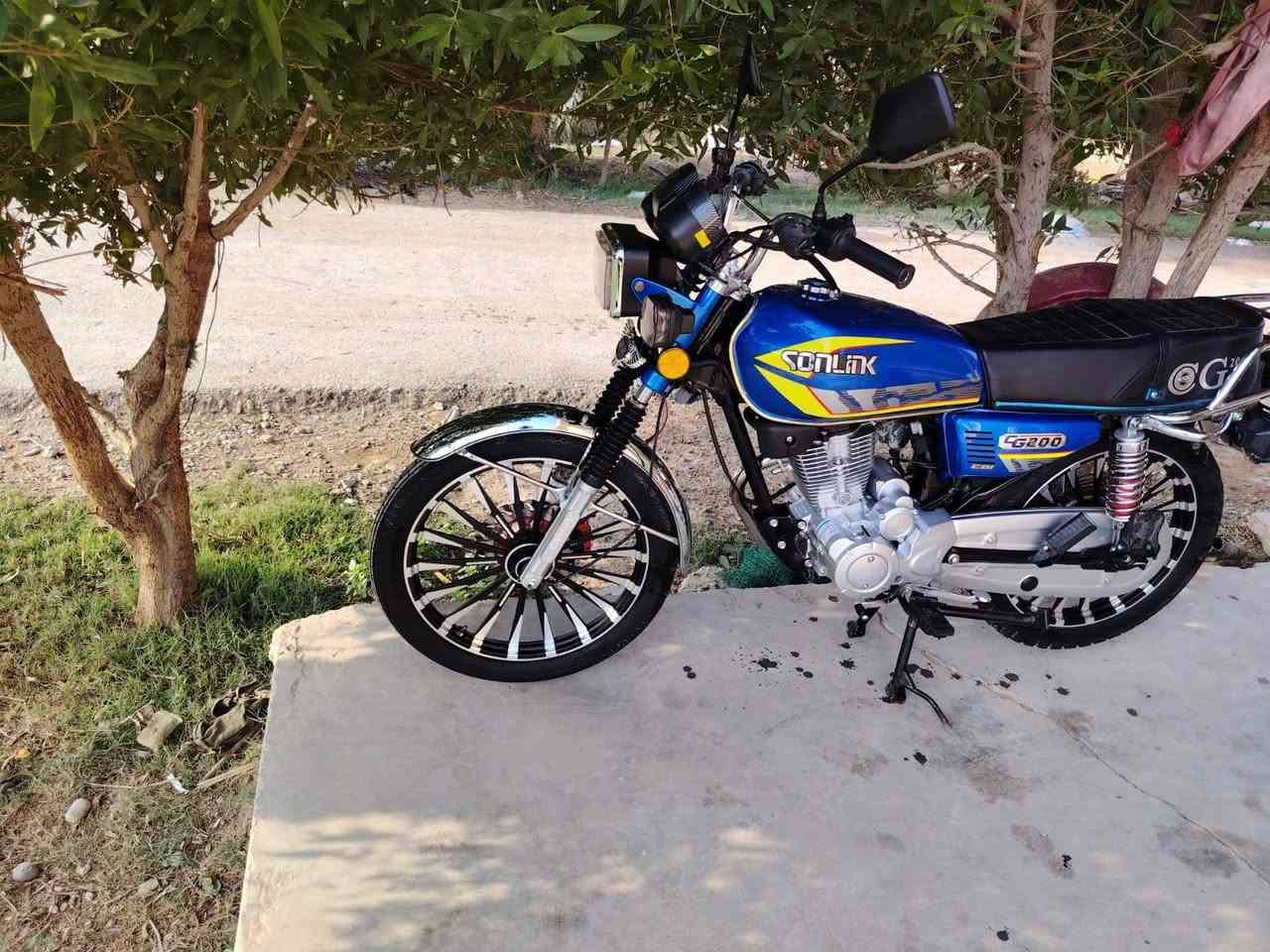 السلام عليكم للبيع دراجه سيفان موديل 2025 دراجه جديده بعدهي زيرو محرك 200CC دشبول شاشه عرض فيديو شكل جديد محرك مكفول كهربائيات كله شغاله بصمه تشغيل عن بعد أوراق اصوليه كارتونيه ومنفيس مامكمركه بدون كمرك ماتترقم السعر 850 وبيه مجال للطيبين المكان بغداد المدائن سلمان باك الاستفسار أكثر الاتصال على الرقم *********** ولي ماعاجبه السعر لا يعلق ويكسر بحلال العالم
