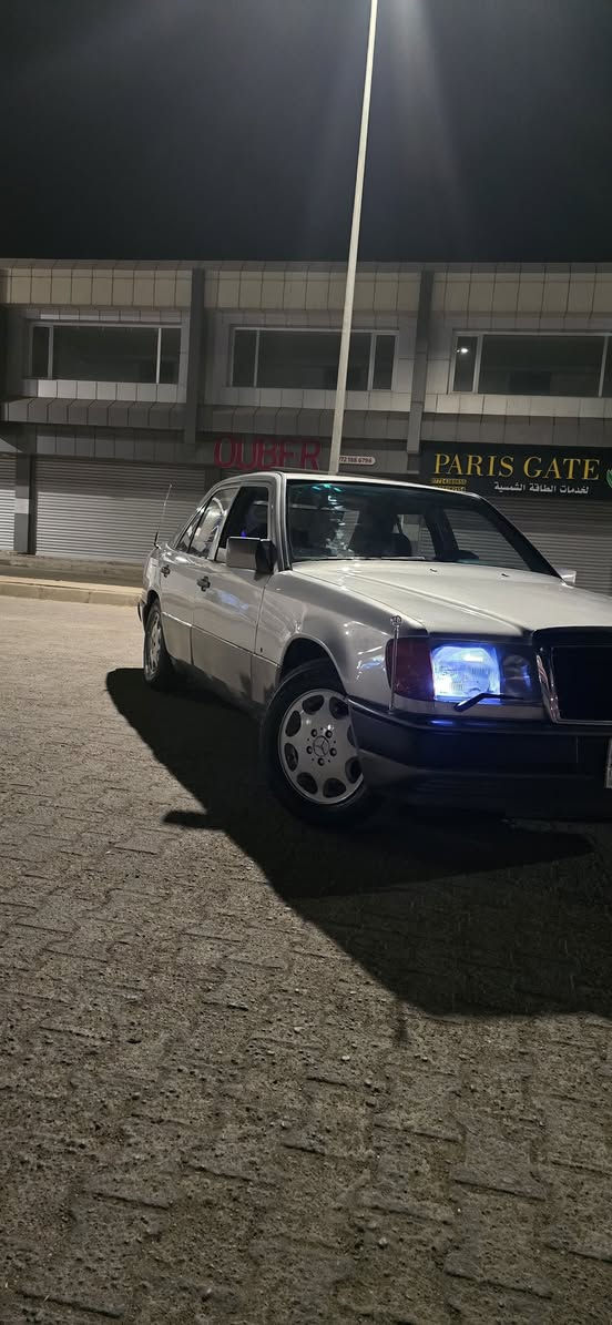 سلام عليكم
مارسدس موديل ٨٨ 
صبغ جديد 
دواخل جديد 
باتري جديد 
تايرات جديد 
محرك كير ابشرط 
شرط تحويل وكاله 
مكان سياره ديالى خانقين 
سعر السياره ٥٨ بي مجال قليل 
***********
