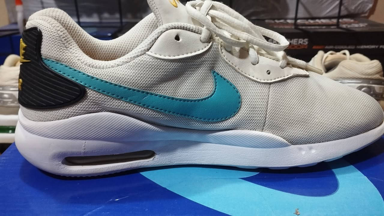 نايك اير ماكس اندنوسي وكاله..قياس 40...25c...السعر 20 الف مع التوصيل..للحجز عالواتساب..***********...
