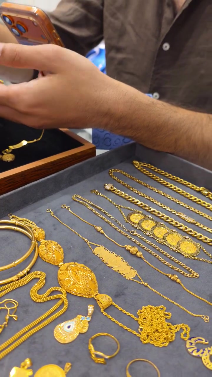 🚨 عرض خاص ولمدة محدودة!
اليوم عندنا عرضين فقط على تشكيلة مختارة ✨💍
إذا من زمان عينج على قطعة معينة، فهذا أفضل وقت تاخذينها بالسعر المميز.
لا تتأخرين، لأن العرض ينتهي بسرعة والكمية محدودة.
📩 راسلينا هسه واحجزي قبل لا يخلص العرض.#اكسسوارات #تراجي #محابس #قلايد #خلخال #اكسسوارات_نسائية #ستايل #موضة #ريلز #انستقرام #تسوق #عروض
*********** كرم 
*********** ناهض
