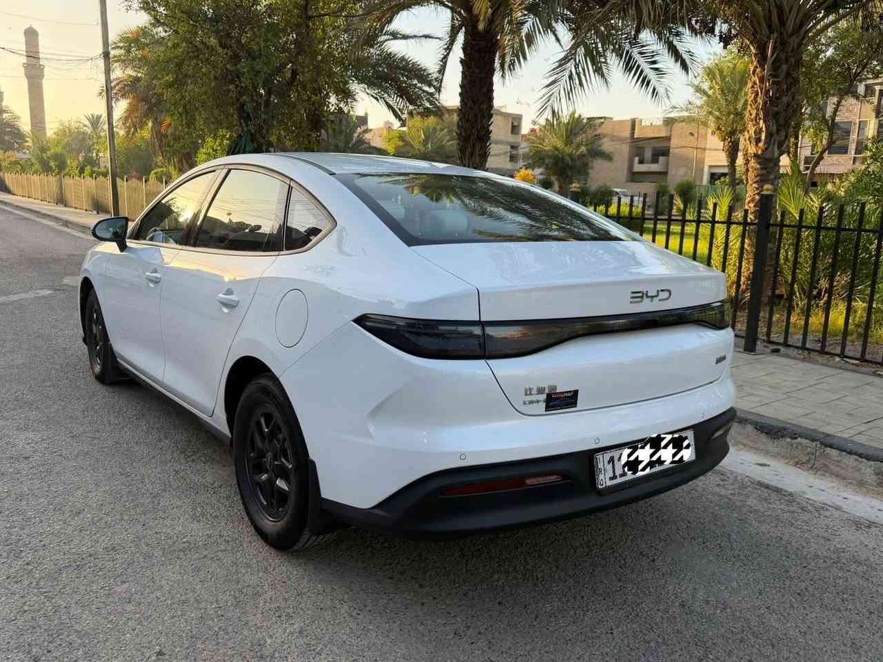 .... BYD.... 
بي واي دي سيل 5... كفاله من الصبغ والتبديل..
ماشيه 4 الاف... بحاله الزيروو..
معروفه موصفات السيل فايف...
سياره جديده ورقمها بغداد للبيع السياره على ايدي..
بعدها بوضع الشركه...
غراض الشركه الشاحن وعدته بل الجنطه..
للبيع مكاني بغداد الكرخ الشراي يتصل..
... ***********...
