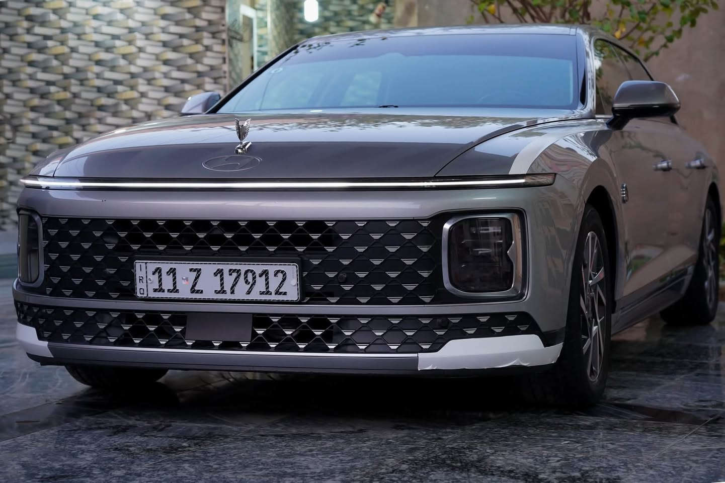 🚗 هونداي ازيرا 2023
📍 حرة بغداد
🔹 وارد كوري
🔹 كفالة عامة
🔹 جاهزة من كلشي (ما تحتاج صرف)

✨ المواصفات:
• محرك 6 سلندر
• نظام غاز (خط واحد)
• تانكي غاز إضافي 90 لتر (المجموع 160 لتر)
• دخول ذكي + تشغيل بصمة
• كشنات تدفئة وتبريد
• ستيرن ميموري (خزن وضعيات)
• وضعيات قيادة متعددة
• مثبت سرعة + محدد سرعة
• رادار أمامي وخلفي
• حساسات أمامي وخلفي
• مانع تصادم
• الحفاظ على المسار
• كاميرات محيطية
• شاشة كبيرة + نافيكيشن
• Apple CarPlay
• صوتيات عالية الجودة
• إنارة LED كاملة
• تايرات جديدة
• داخلية نظيفة جداً

💰 السعر: 260 ورقه
📞 للتواصل: ***********
📍 العنوان: الناصرية

