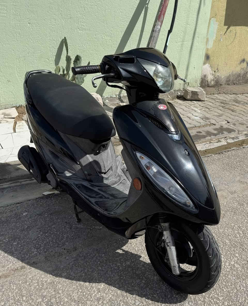 السلام عليكم دراجة كامكو G4 مال حاوية صارله شهرين طالعة كفالة عامة مكينة مامفتوحة لاي مصلح اطلع وياك كلشي بيها شغال اي نقص مابية السعر 550 وبية مجال لشراي للاستفسار والتواصل ***********عنواني نجف حي النصر مهندسين
