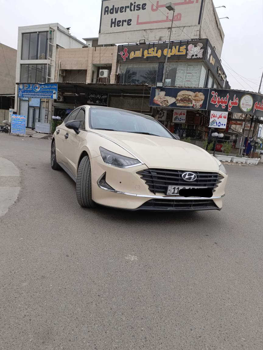 السلام عليكم حبايب 
سوناتا موديل 2021 وارد الامارات محرك 2000 هايبرد
GD_I  

مواصفات السيارة :

• تشغيل عن بعد
• كير ازرار 
• التشغيل بصمة 
• مري شفط 
• قطعتين منفصلات تدفئة وتبريد
• ثلاث وضعيات للقيادة
• كامرة خلفية 
• حساسات محيطة بالسيارة بالكامل
• قطعة تبريد للمقاعد الخلفية 
• مانع انزلاق 

السيارة مضاف عليها تطعيمات بالكاربون فايبر واللون الاسود منطيها شكل كلش حلو ورياضي 

⚠️ السيارة لونها بيجي من الوكالة مال تكسي دبي 
(ماشية 50 الف)

السيارة وارد خليجي داخلة للعراق مبدل بيها دعامية خلفية وامامية فقط 

بيها ضربة خفيفة بالچاملغ الخلفي الي على جهة الراكب 
يتصلح عالبارد 

السنوية جديدة لسنة 2028 
والهزة كذلك لسنة ال 2027 

رقمها بغداد بأسمي تحويل ثاني يوم 

سعرها 150 ورقة وبيها مجال للشراي او بالعافية على الياخذها

للتواصل *********** بغداد, العراق
