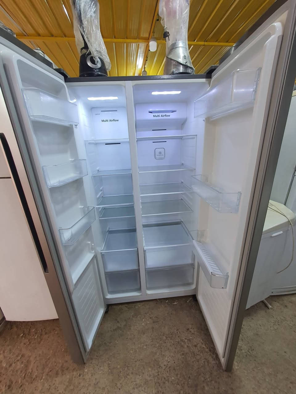 ثلاجة هاسيزنز انڤيرتر بابين ثلاجة ومجمدة لون رصاصي اخت الجديدة كلها على بلاد 
#السعر 425 الف 
متوفر لدى مجمع الكرار 
#متوفر #كل ما يحتاجه المنزل   #اصلي باله

موقعنا الزبيدية شارع 20 مجمع الكرار 
للاثاث المنزلية المستخدمة
للاستفسار الاتصال 
***********
***********
