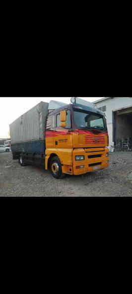 السلام عليكم ورحمة الله وبركاته 
مان 2002 تيكة تك للبيع 
حجم المكينة 410
كير عادي بدون رتايدر 
طول البدي 7.15 سبع امتار وربع 
تبريد ثلاجة كهربائيّات بشرط 
سنوية ورقم وهزه وبراد جديد 
للستفسار { *********** }
