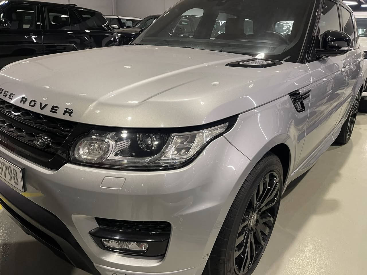 رانج روفر سبورت
خليجيه 8 سلندر داينمك

فول مواصفات

بيبان شفط

دوسه كهرباء 

السياره بحاله الوكاله انضف رانج ممكن تشوفه بهذا الموديل

المسافه المقطوعه. 33 الف فقط فقط

السعر 350 

للاتصال ***********
