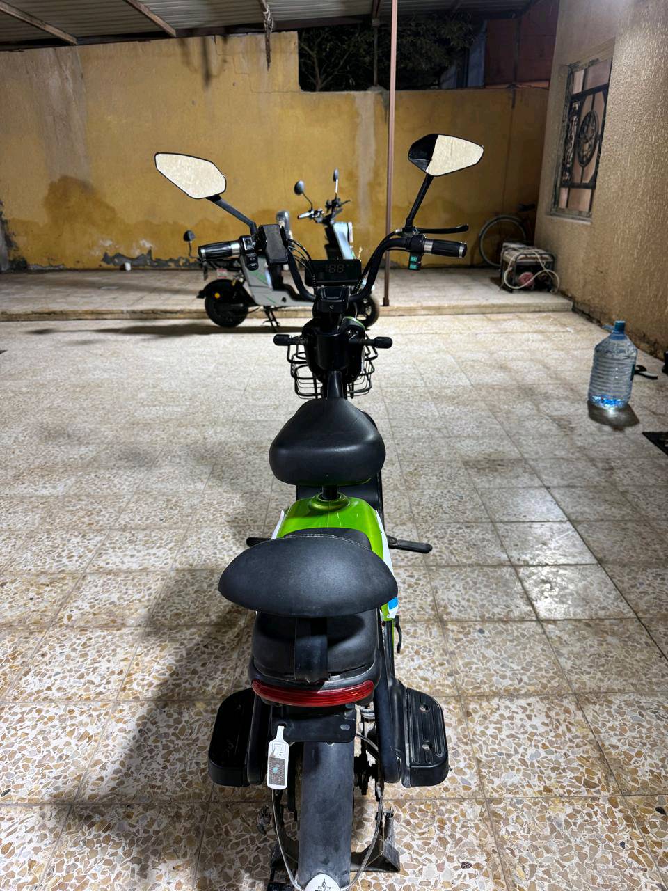 دراجه شحن قياس 20 لون زيتوني خمس بطاريات اربع نمر مثبت سرعه اشاره يمنه يسره هورن لايت عالي ناصي بريك امامي خلفي سله اماميه ومرايات دراجه نضيفه مابيها ولا زلغ السعر 300 وبيها مجال مكاني بصره خور الزبير