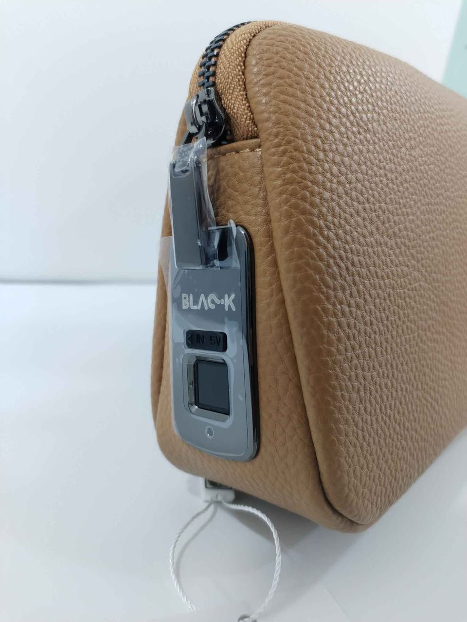 حقيبة يد بصمه جلد طبيعي
للحجز واتساب *********** التوصيل مجاني بغداد, العراق
