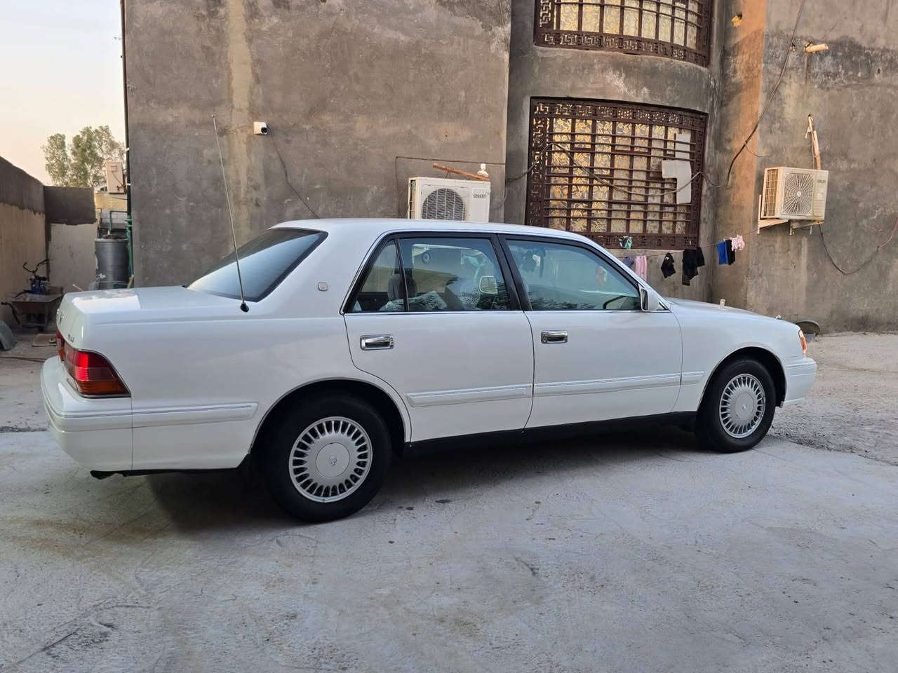 سلام عليكم راس الثور موديل 1998 ايسر بلاد  رقم  بغداد تحويل مباشر هزه جديده سنويه جديده 2031 تحويل كافه محافظات العراق مشروع وطني مكفوله من القص ونغل الجثه والعيب الشرعي والضربه مكينه وكير 3000 حداديه جديده تخم تاير جديد تبريد ثلج سياره جاهزه بمعنى الكلمه السعر 120 وبيها مجال رقم الهاتف *********** مكاني النجف الاشرف
