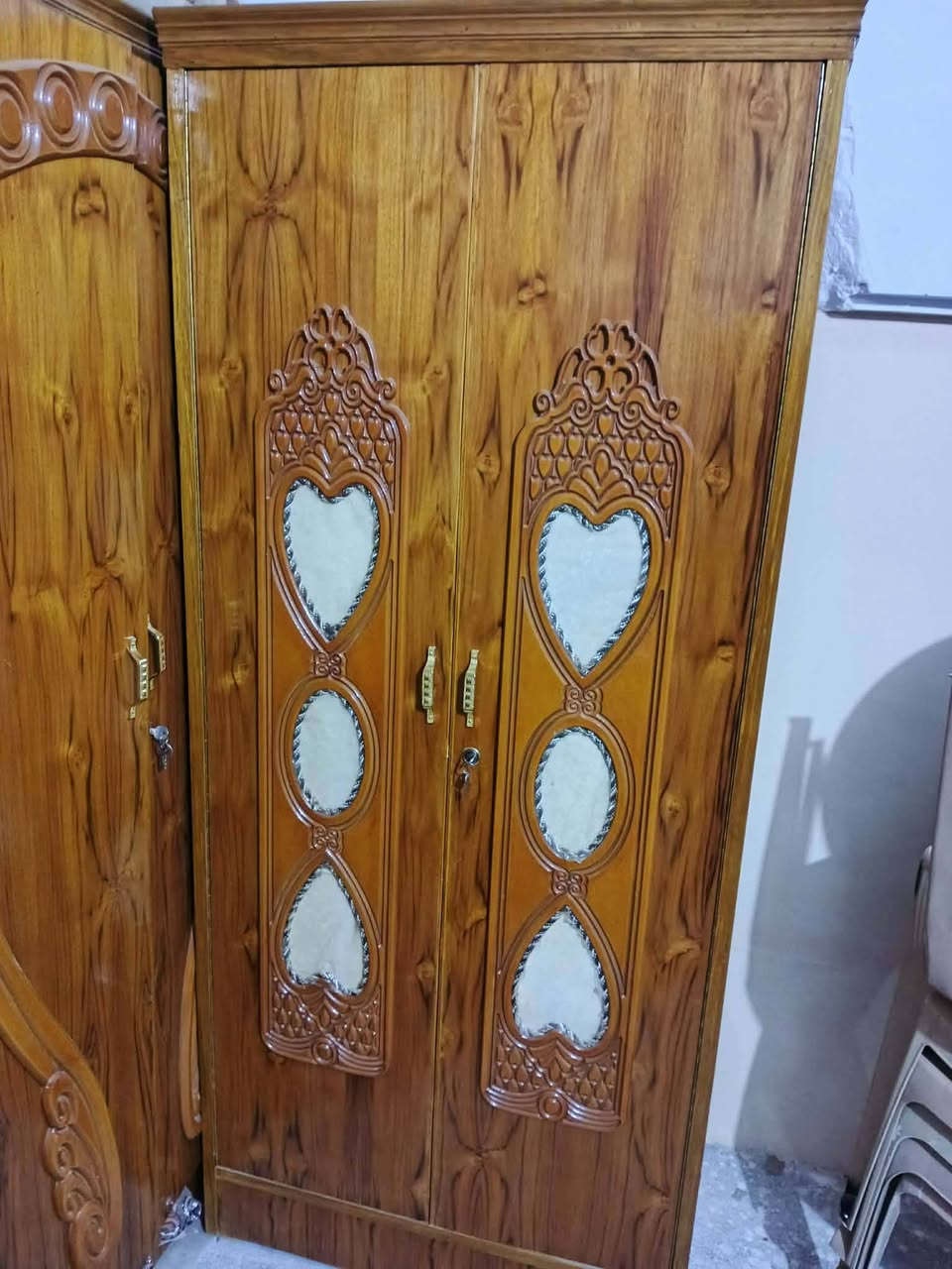 غرفه نوم للبيع مستعمل قليل بس اخو جديد استفسار رقم الهاتف ***********
