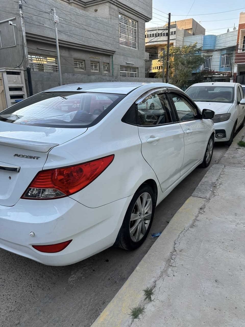 سلام عليكم اكسنت 2013 وارد خليجي فول مواصفات تحكم ستيرن فتحة اشاير بالمري حساسات 5 ويل كب و مواصفات الاكسنت معروفة محرك 1600 دوش كير و مكينة كفالة السيارة ماناقصها شي تخم تاير باتري جديد تبريد غرفة جديدة نضيفة السيارة بدون دواخل فقط بيها اماكن صبغ للجمالية السياره بسمي رقم او هزه جديد السعر 93 وبيها مجال *********** مكاني بغداد
