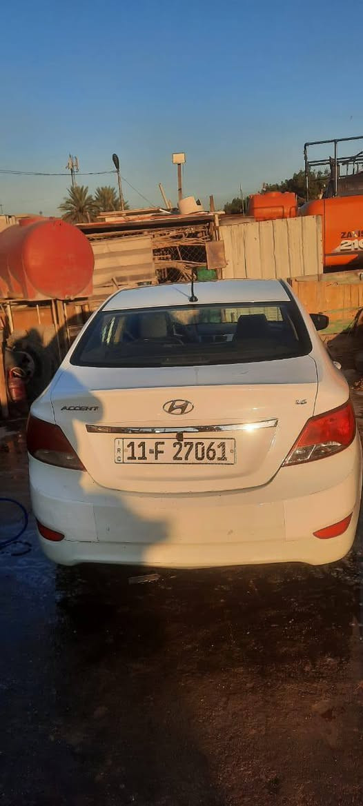 السلام عليكم
اكسنت خليجي مديل 2016 بيه جاملغ اثر شخوط ومصبوغ ودعاميات مبدلات باب السايق بارد شبرفقط 
مكينه مكفوله كير مكفول تبريد ثلج❄ 
باسمي تحويل ثاني يوم 
مكاني بغداد الحريه
*********** رقم صاحب السياره
عارضه ب 105بيه مجال بسيط 
مكلف بل نشر
