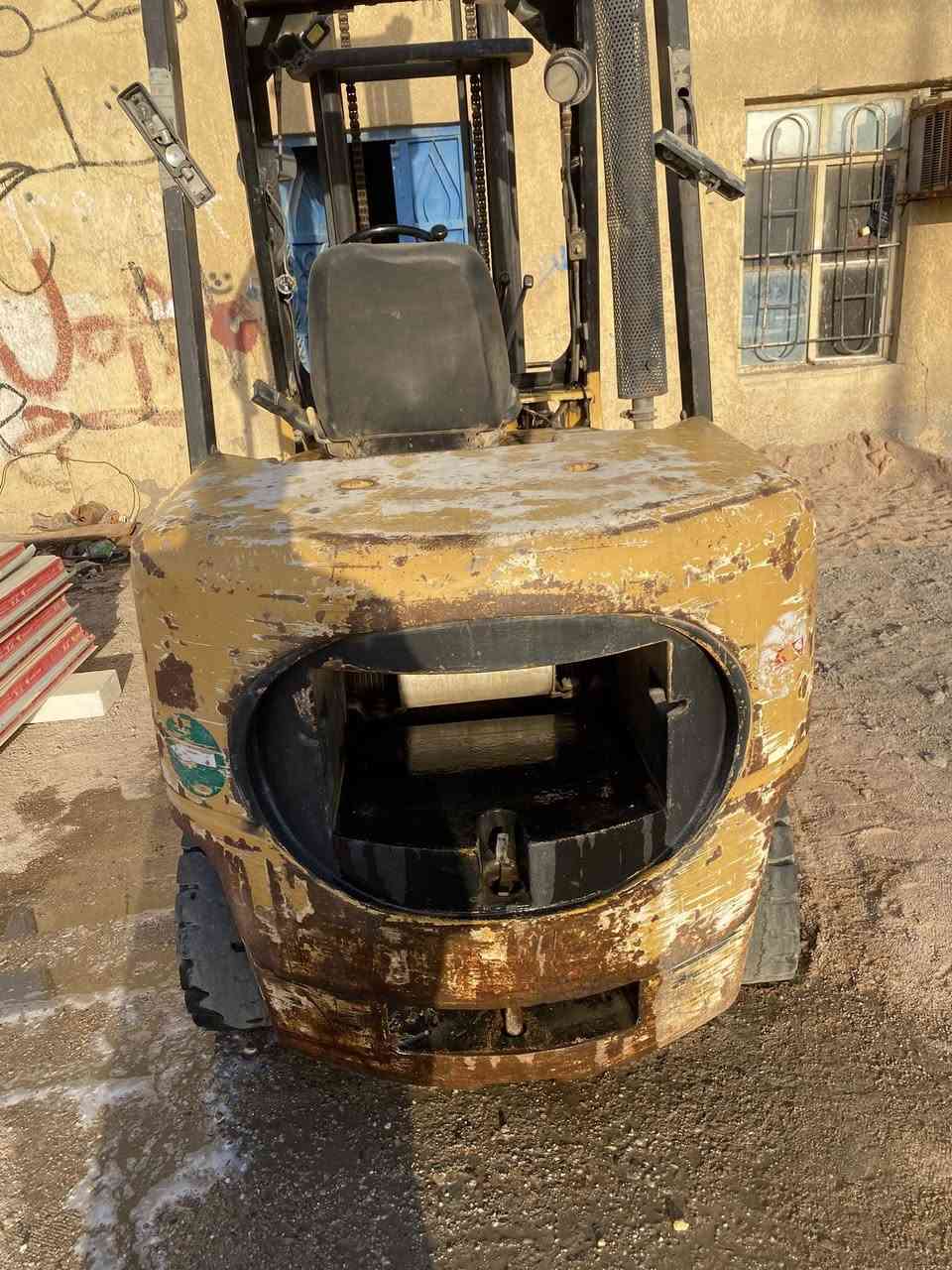 السلام عليكم لبيع شوكيه كتر مديل 2003جب عالي 3طن ونص مكان شوكيه بصره زبير علمنا شوكيه شغاله وجاهزه لعمل سعر 60وبيه مجال لطيبين رقم الهاتف ***********
