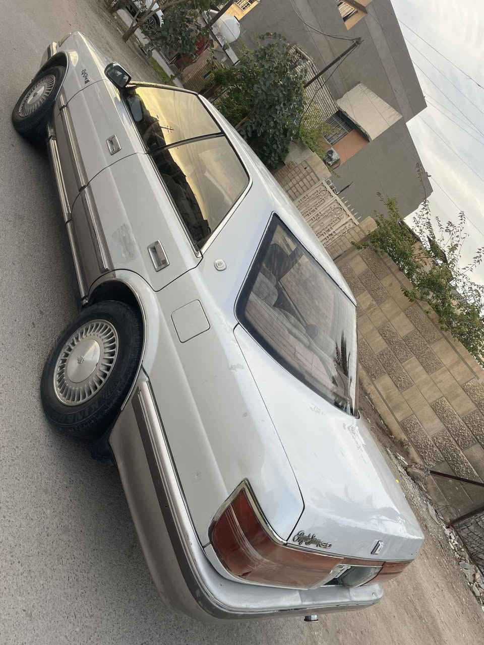 السلام عليكم هارتوب موديل ٩٠ رقم بغداد انكليزي باسمي كير مكينه مكفوله صدر جديد مكفوله من ضربه وصبغ والكص بيه جراد خفيف ب قماره تخم تاير سياره نضيفه وجاهزه  داخله نضيف جدا مكان سياره بغداد السعر ٥٥ بيه مجال بصيط الاتصال ***********
