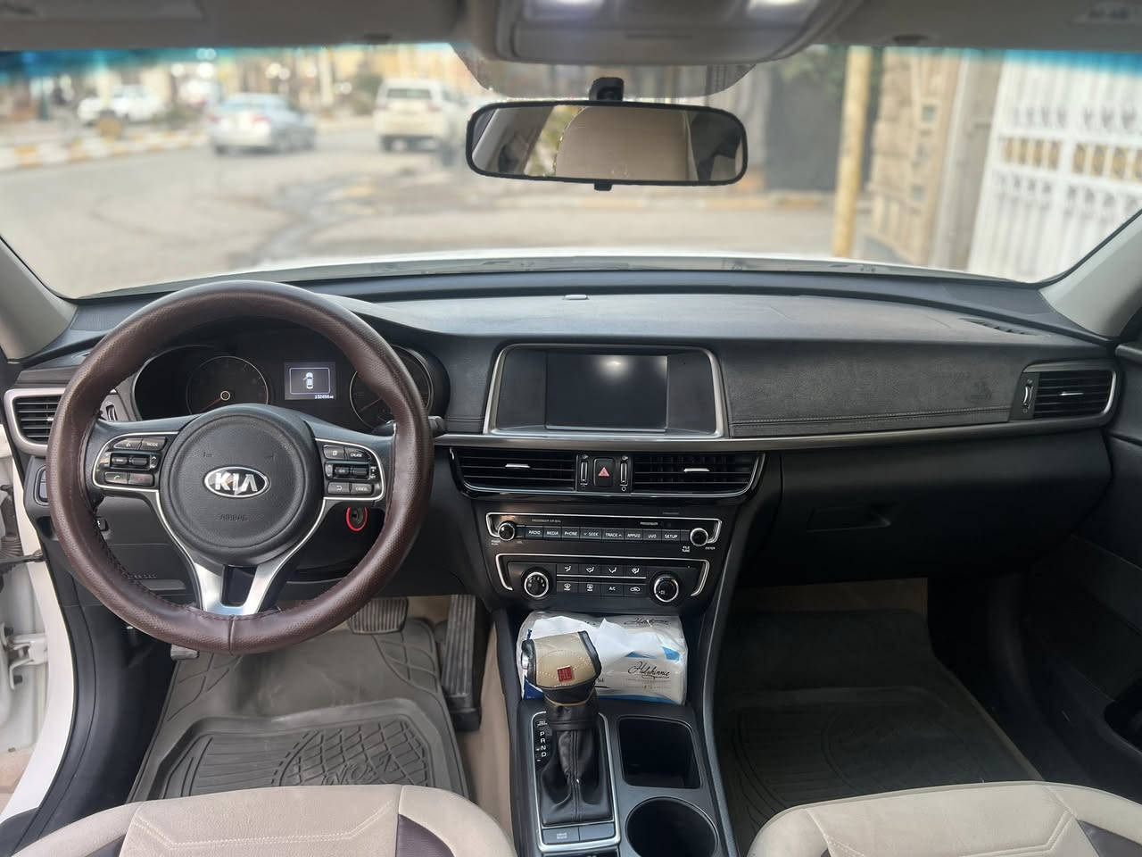 السلام عليكم 
كيا اوبتيما للبيع موديل 2018 أمريكي 
حادثه مبين في السونار 
السياره ماناقصه شي 
السعر 135$ وبيه مجال 
الناصريه مركز 
للتواصل ***********
