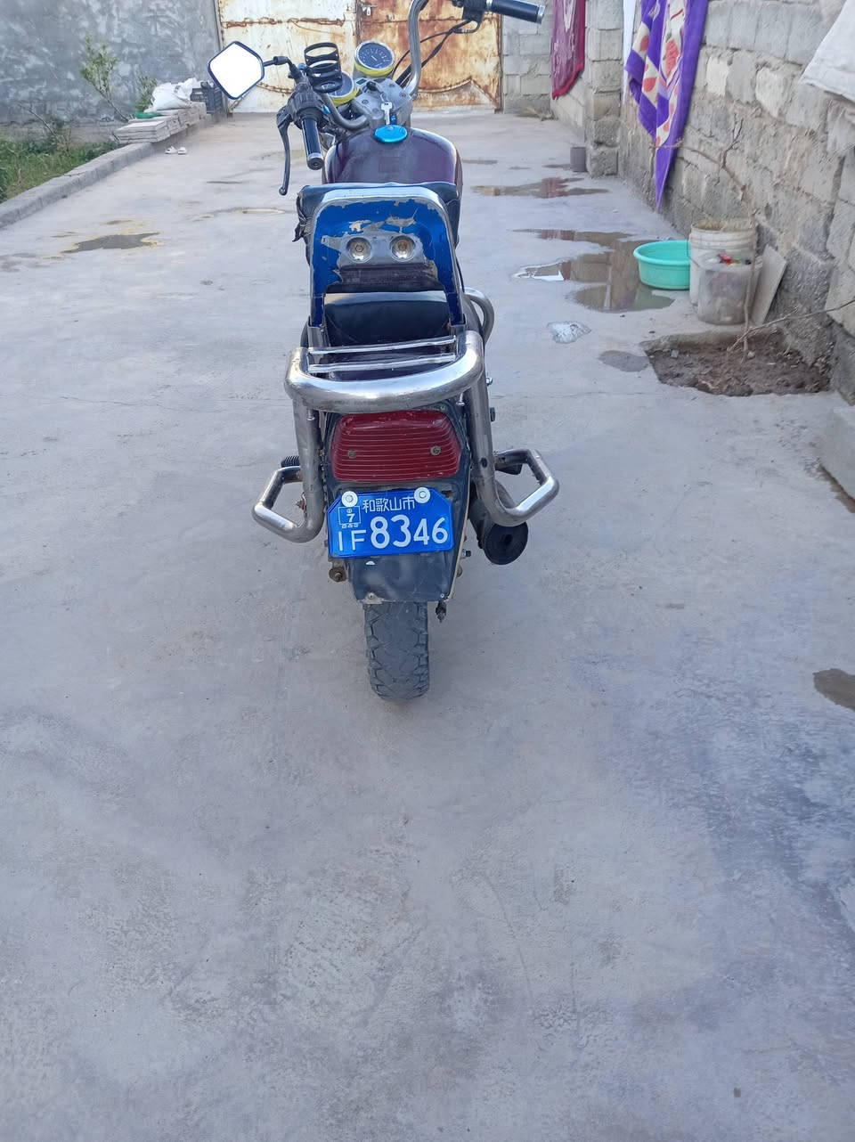 سلام عليكم ماطور هارلي للبيع الماطور نضيف وشغال من حيث هارنوت وكهربايات شغالة فول محرك جديد اخذتة بس قبل يومين صار بية خيط دخان  ***********المكان عزيز بلد
