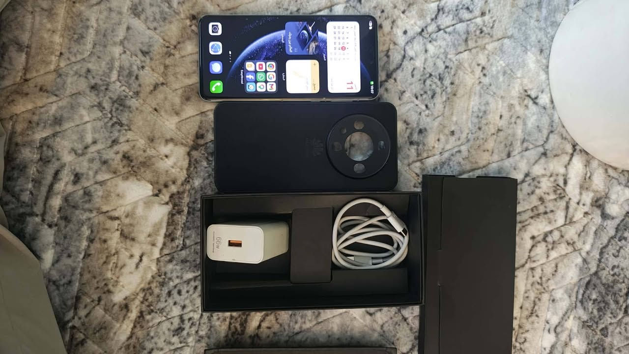 Huawei mate 60 pro
رام 12
ذاكره 512
كامل ملعقات
نضافه%100
بطارية 94 
سيسيتم هارموني
وارت بروف 
بي طخه من فوك لامبينه و لا مأثره 
كامل ملحقات شاحنة اصلية و كارتون 
توصيل موجود
واتساب 
***********
