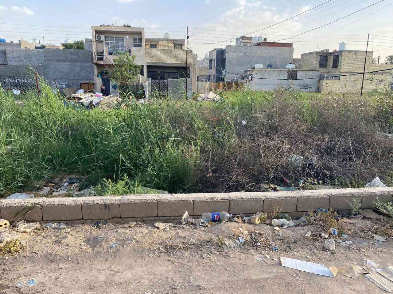 السلام عليكم
قطعه ارض 260 متر واجهه 10 نزال 26
للبيع سند 25 قرار محكمه تحويل مباشر 
السريدات القديمه المربع الثالث للاستفسار ***********/ السعر 58 وبيهه مجال
