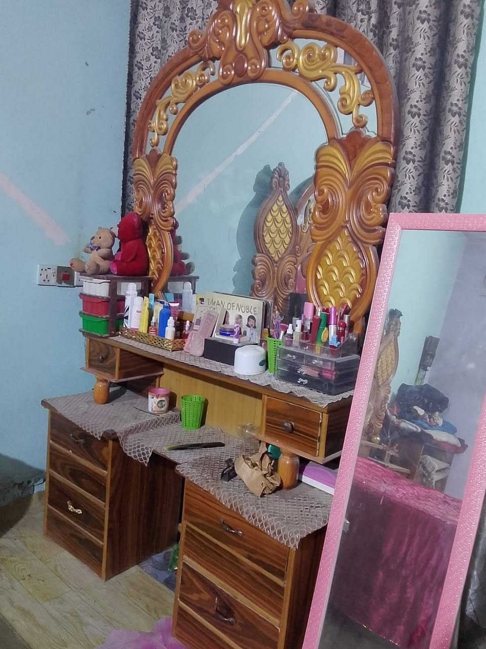 سلام عليكم شباب عندي غرفة للبيع جديدا مثل ما بصور بغداد زعفرانيه 600بيه مجال هاتف ***********/واتساب فقط
