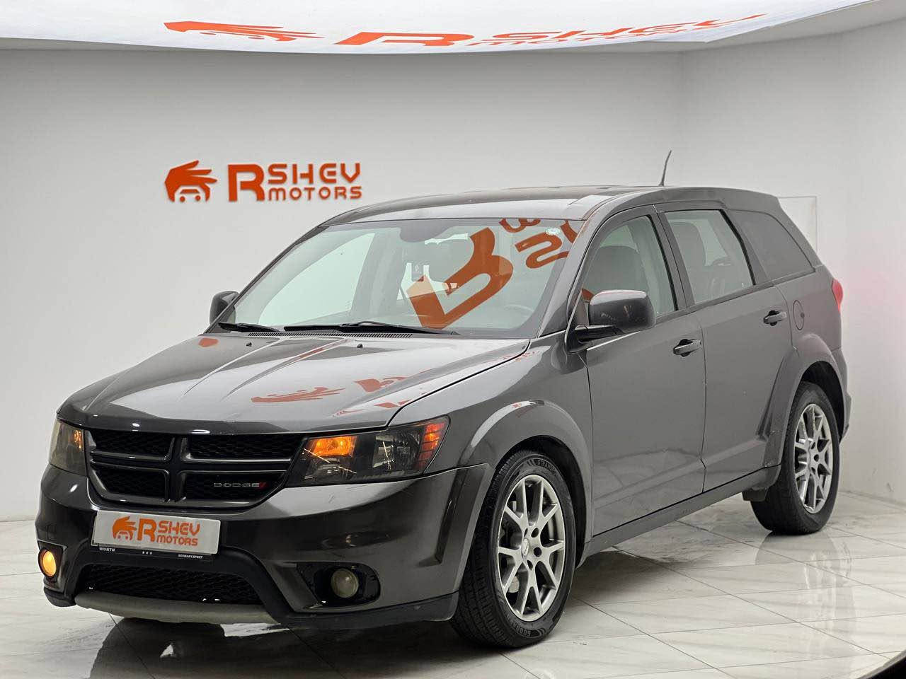Dodge journey 2017 GT V6 
دوج جورني موديل 2017 للبيع مواصفات GT
✅ كشنات جلد 7 راكب

✅ محرك 3600 نظيف بالشرط

✅ شاشة كبيرة + كاميرا خلفية

✅ تشغيل بصمة + بصمة ابواب تشغل عن بعد 

✅ گير بالشرط فور ويل

✅ تكييف أمامي وخلفي ثلاثة قطع ثلج

✅ تحكم استيرن + تدفئه ستيرن وكشنات

✅ حساسات من كل الجوانب

✅راديتر هيمي مكثف ثلاثة خطوط ماء موبار

🔧 صيانة الصدر الخلفي والامامي بالكامل قبل اسبوع

🔧 حادث أمريكي خفيف شرط اربع قطع بدون دواخل

🔧 السيارة نظيفة جداً من الداخل والخارج
لل 2031 والهزة جديدة

شرط التحويل والوكالة والغرامات

📸 صور السيارة والحادث والسونار مرفقة كامل بالمنشور

السعر: ( 118) ورقة وبيها مجال قليل جدا

ويرهم مراوس بسيارة سعرها من 50 إلى 60 مع فرق

للاستفسار تواصل معنا 
*********** 
*********** دهوك, العراق
