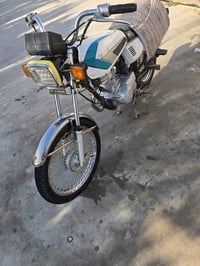 دراجه للبيع 4 كير أوراقه موجوده  السعر 450 ....07815452679