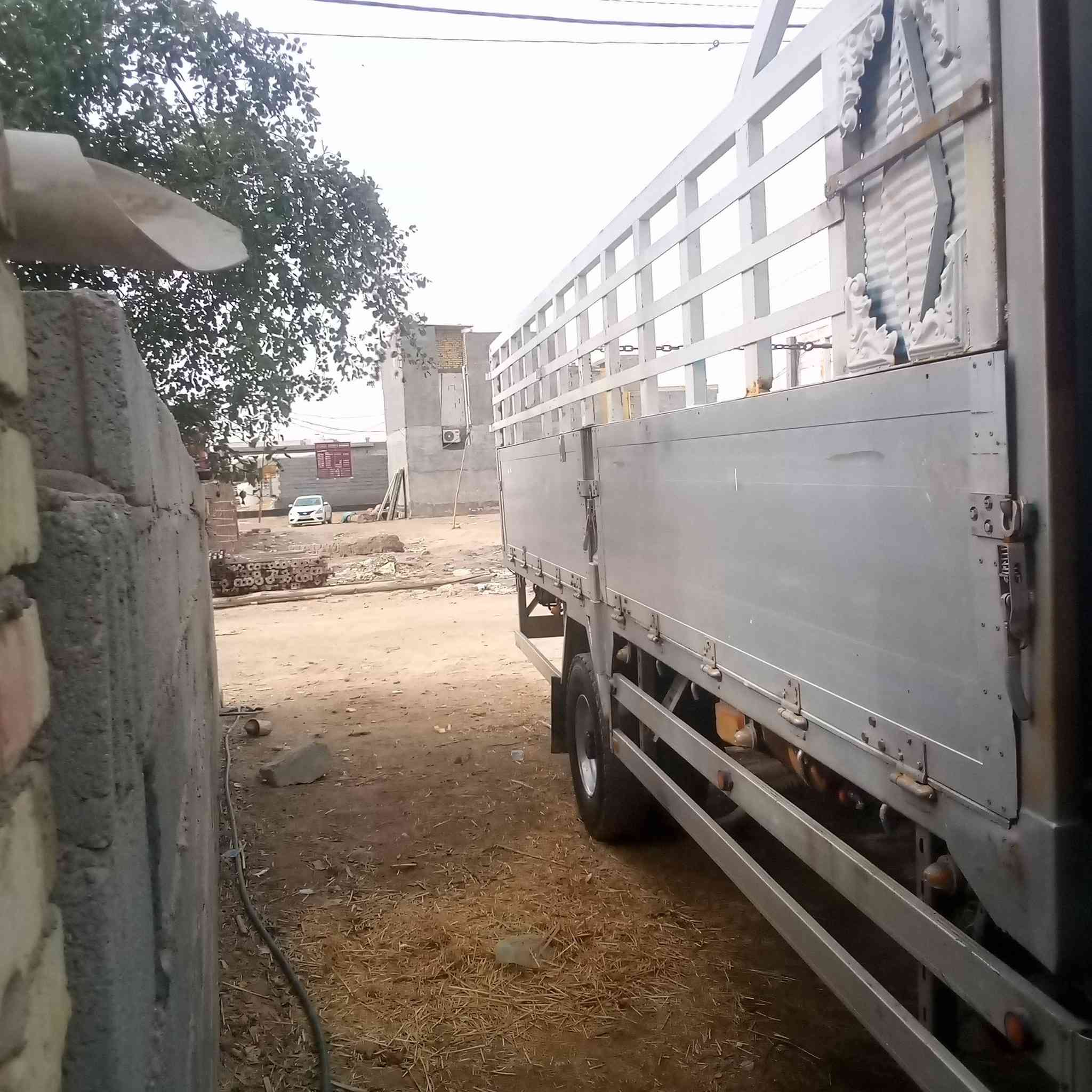 سلام عليكم بدي هينو طول 6وربع عرض مترين وعشره مراوس بدي اعرض بيع عادي رقم ***********
