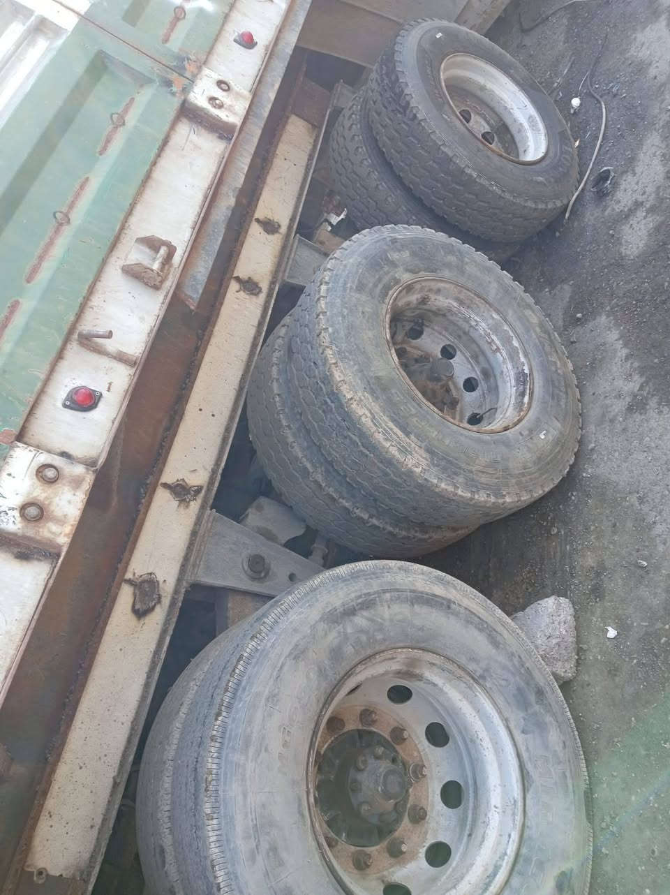 سلام عليكم عربانه البيع الطول 12اوربع ثلاث محاور سكانيه اربع زواج تايات جدد وادنكير الثاثل نص عمره شاصيه شرط كهربايات شغاله بريكات هوه كله كامله السعر 80وبيها مجال  *********** /\/\ ***********
