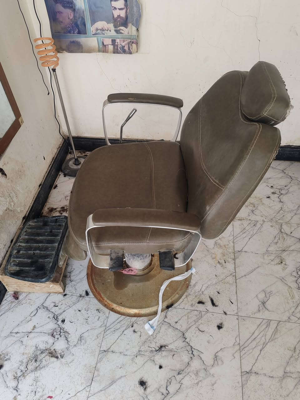 كرسي جديد جان متروك والله نضيف عوزه ترتيبات جكه شقال سعره تسعين الف هذه رقمي تدلل ***********
