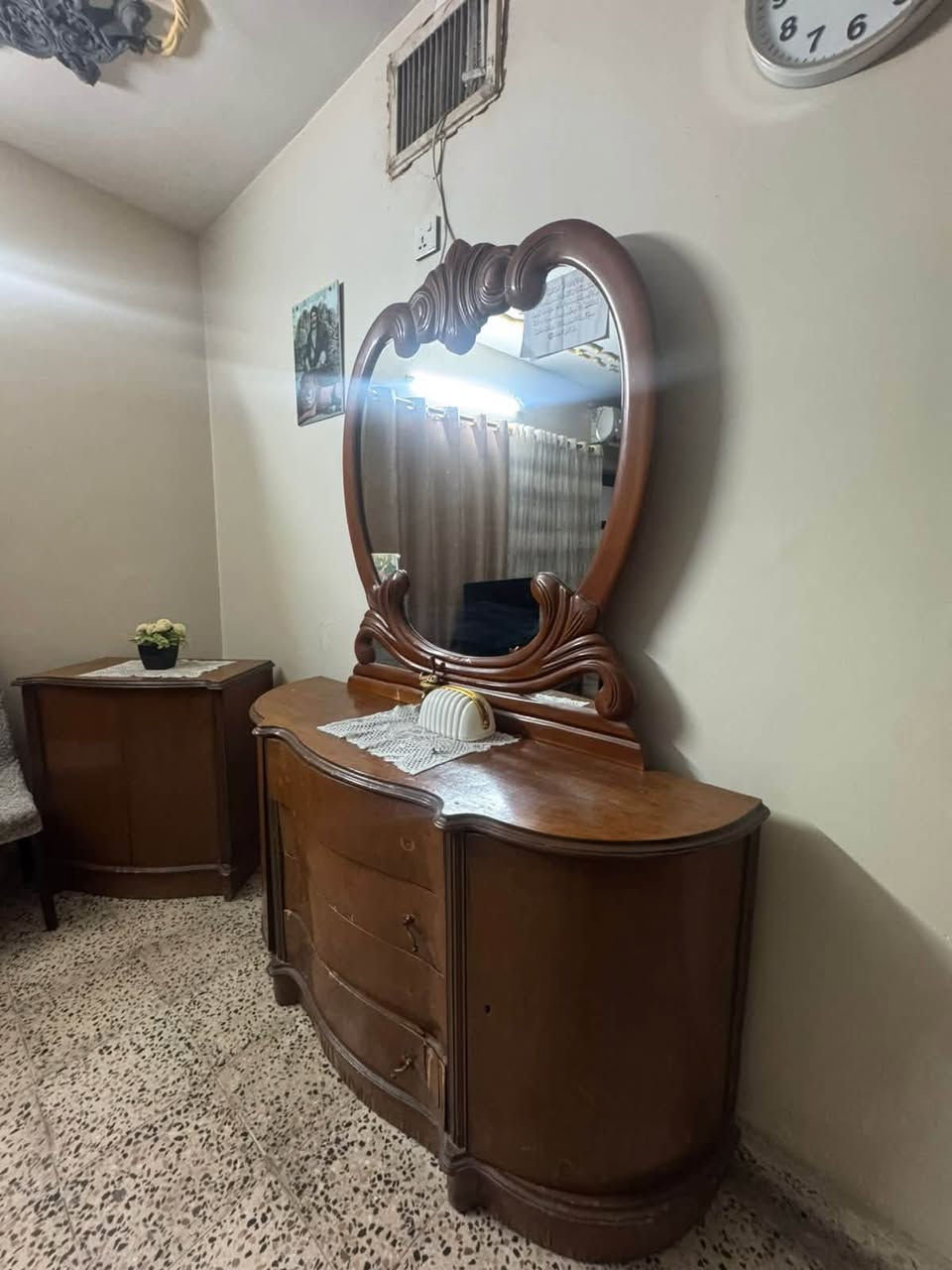 غرفه نوم للبيع
كنتور ابو ست بيبان وملحق
سعر الغرفه ٣٠٠ قفل
المكان بغداد حي الاعلام الاتصال على هذا الرقم
***********
