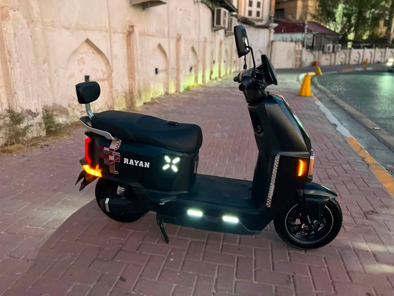 سلام عليكم شياب دراجه شحن البيع نوع الريان  ام  عيون جيل ثالث الحديث تجي بصمه سكيورتي  دراجه استخدامها 15 يوم  فقط الله يشهد 
 دراجه زلغ مابيها كفاله عامه اي نقص مابيها كلها كامله وجاهزه /مواصفاتها👇

بطاريات عدد (6) كبار دبل 🦾
النوعيه 🪬(الريان/ RAYAN)🪬🧿
3سرعات 🪬
تحمل شخصين🫂
تشغيل  نضامين بصمه او سويج🥇
سرعه الدراجه60🧿🪬
تتحمل وزن عالي جدا🏋🏻‍♀️
نضام  تشغيل عن بعد🤺✅
نضام السرقه 🥷🏻🏃🏻‍♂️
تمشيك (50) كيلو✈️
لون الدراجه مميز كلش
بصمه 💕
كلوب لد ابيض عالي ناصي🔦💕
استان صفح🔆
استان تعليك 🔱

اي استفسار اتصال ✅👇

***********

مكاني بغداد
