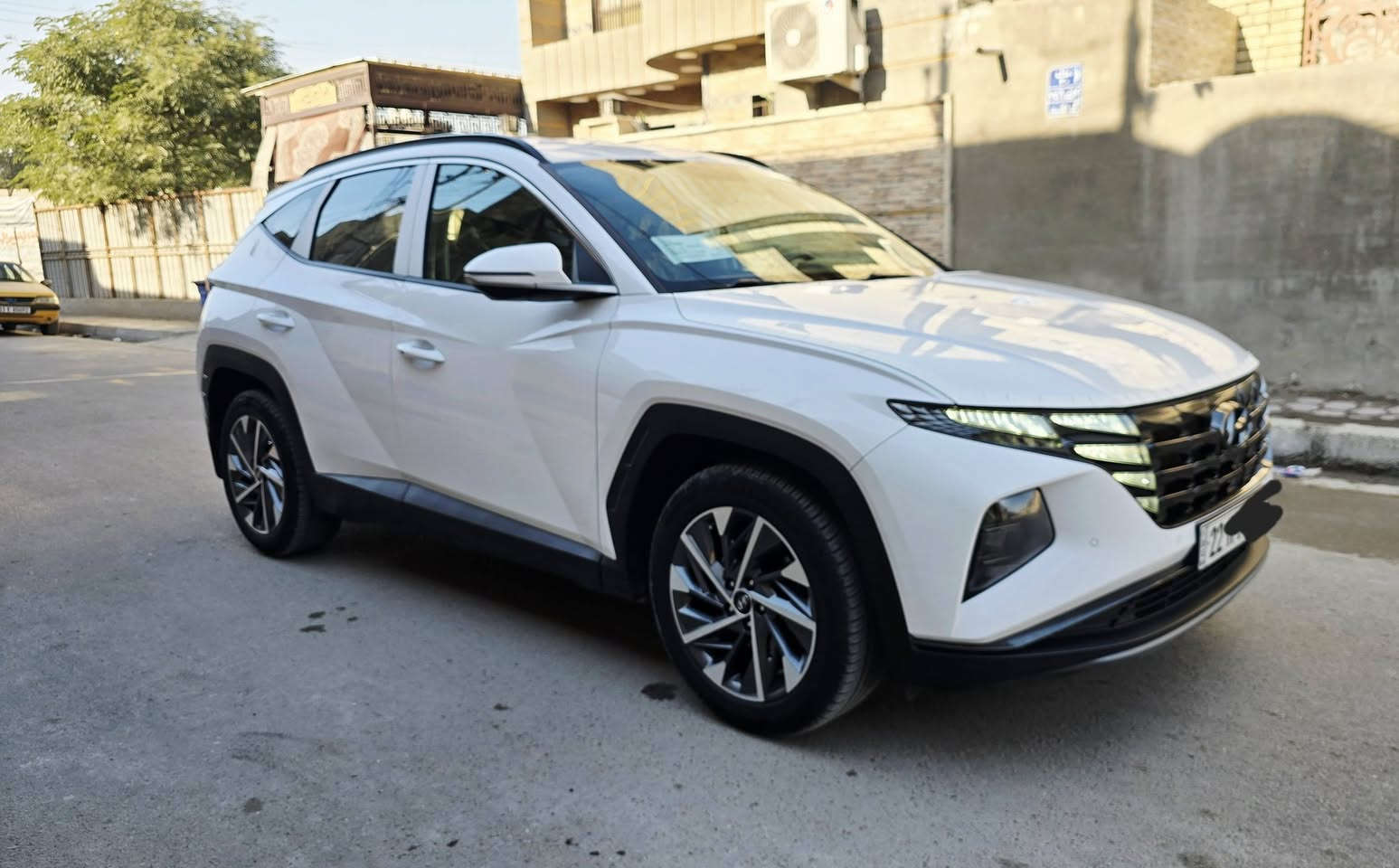 للبيع توسان 2023 
لون ابيض خليجي
رقم أربيل دولي 
مواصفات فول عدا البنوراما
بصمه ابواب
بصمه تشغيل
تشغيل عن بعد
تبريد قطعتين
تحكمات ستيرن
محرك 2000 دوش
كامره خلفيه دواره
كرسين كهرباء 2
جلد لونين
شاحنه وايرلس
شاحنه UBS
حساسات امامي خلفي 
وبعد بيها موصفات
نظام تحديد مسار
ثلاث انظمه قياده (ايكو_سبورت_عادي)
بردات ابواب خلفيه بلاديه
مري شفط
اشاير مري
ترحيب المري
لايت LED دوار
بك لايت LED 
السعر 210 وبيه مجال للشراي
 العنوان بغداد 
غير متواجد على الفيس 
للستفسار اتصال وتدلل
***********
