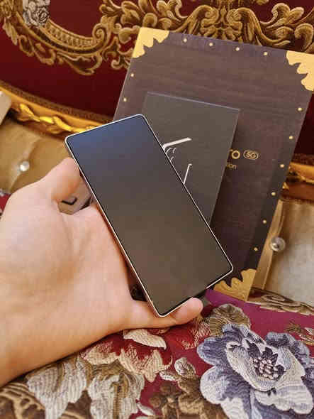 سلام عليكم للبيع او مراوس اس 25 التره ذاكرة 256 ملحقات كامله شرق اوسط دبل شريحه الجهاز جديد شرط مكفول لون مميز السعر 1120 وبي مجال مكاني كربلاء للتواصل عل رقم ***********
