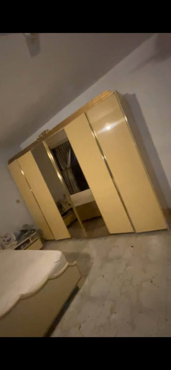 السلام عليكم كنتور ماليزي ابو 6 أبواب نضيف فقط كنتور السعر 100 وبي مجال ودوشك نضيف السعر 100 وبي مجال العنوان بغداد حي جهاد لاستفسار مراسلة ***********
