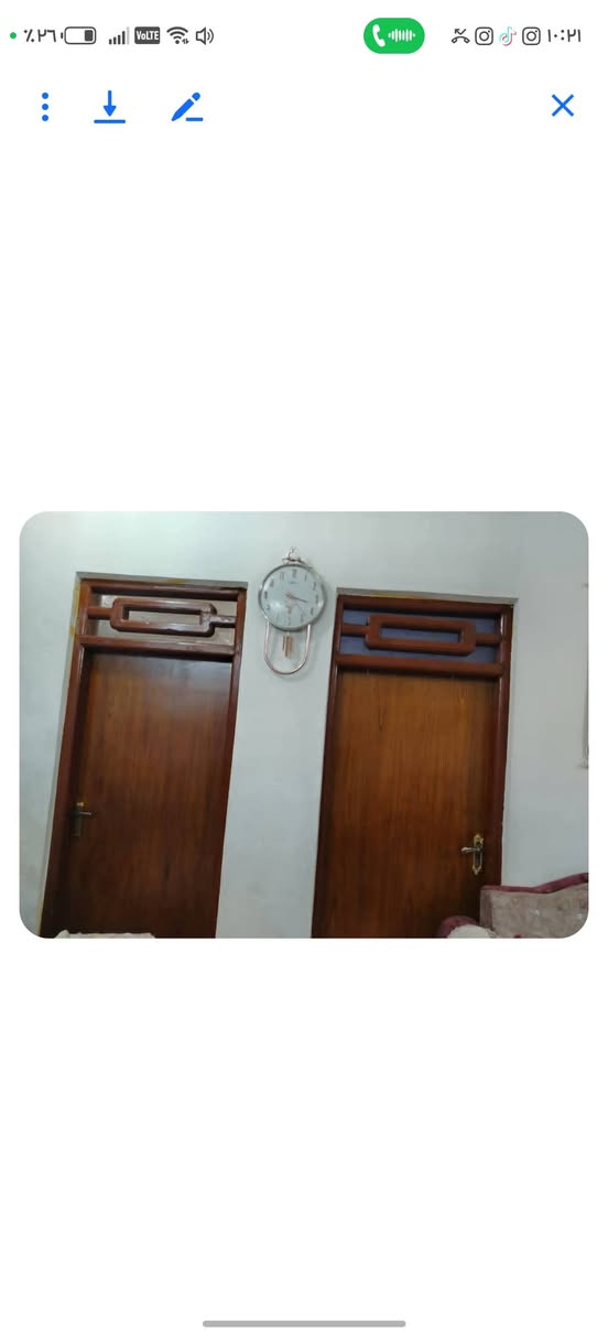 بيت للبيع في الصويره على شارع المطار جاهز للسكن قريب على الشارع العام قريب على عماره فلاح مساحته ٢٨٥ متر يحتوي على غرفتين نوم وصاله واستقبال ومطبخ حار وبارد وصحيات داخل وخارج البيت وبيتونه مفصوله ترهم غرفه ثالثه او مخزن وبي ومحل البيت كلش حلو ومرتب للتواصل على هذا الرقم ***********
