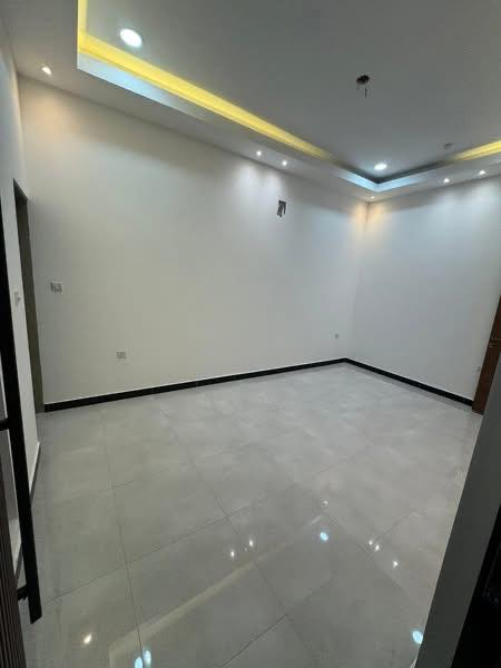 مكتب عباس للتطوير العقاري
بيت حديث للبيع 
المساحة : 150م
الواجهة : 5م
النزال : 30م
غرف نوم عدد 4 
حمامات عدد 6
الموقع : البنوك - حي التربية - خلف شارع النداوي 
موبايل : ***********
