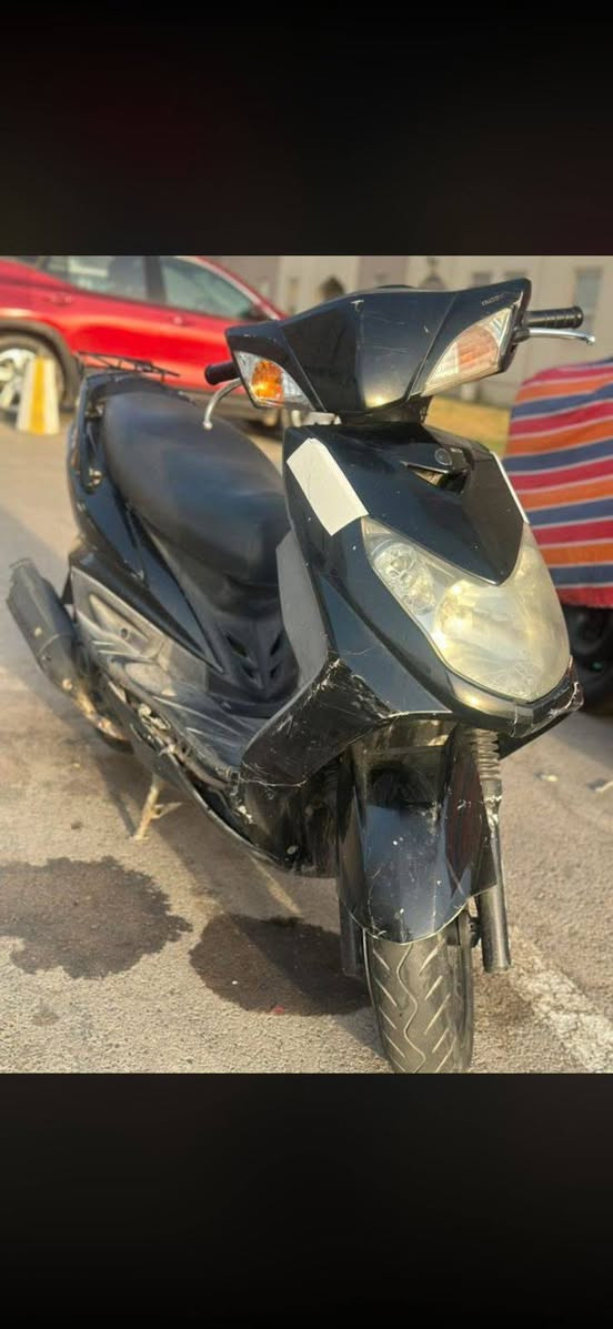 السلام عليكم ورحمه الله وبركاته
دراجه سكنس فحل دراجه كلش نضيفه سلف هندر كله شغاله 
كهربائيات شغاله شلعه معدل دراجه خير من الله 
سعره ب 500
مكاني بغداد مجمع بسمايه 
***********
