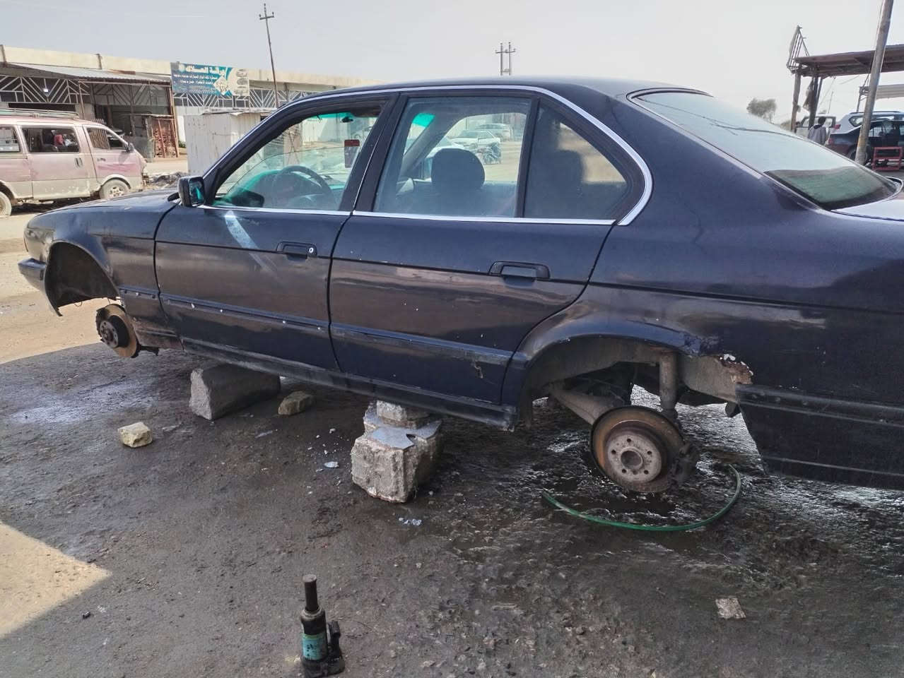السلام عليكم 
تم تفصيخ سيارة BMW حجم 525
محورة فيفتي 
شمحتاج غراض اتصل وتدلل 
واسط النعمانية 
للإستفسار 
***********
