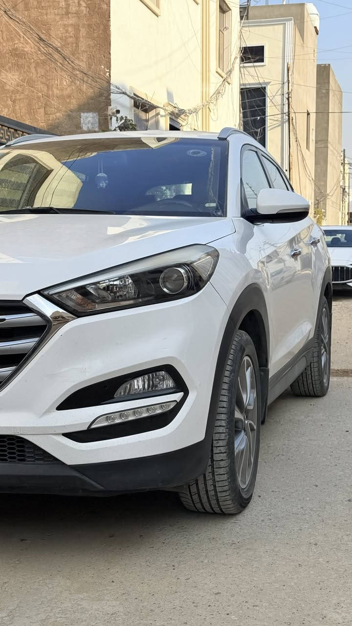 السلام عليكم..
توسان خليجي 18 بغداد ..للبيع فقط.. 

باسمي  .سياره بيها باب مبدل وكاله فقط.. 

والباقي مكفول .كير محرك كفاله ..تبريد وكف  

ماشيه 190 حقيقي 

الي يحب يستفسر.. يتفضل والاتصال***********

العنوان بغداد/ الدوره/ حي دجله 

السعر175$ وبيها مجال قليل جدا جدا.
