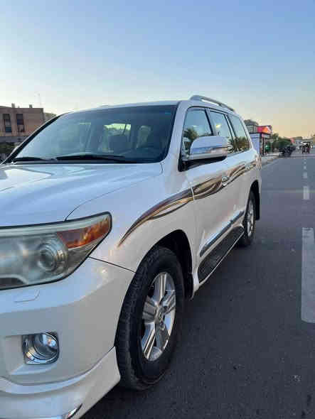 لاندكروز ٢٠١٣ رقم بغداد مكفولة كفاله عامة فول مواصفات مكينة ٦ سلندر ٤٠٠٠ مكينة وكير بلادي ما مفتوحات ماشية ٢٤٠ الف ( فقط الدعامية الأمامية مصبوغة ) 
مكان السيارة بغداد زيونة 
*********** Colombo
